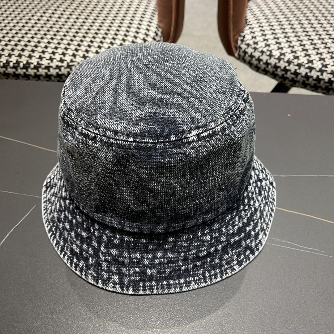 赛琳CELINE2025新款牛仔渔夫帽，最好品质的，休闲大方，简约时尚，