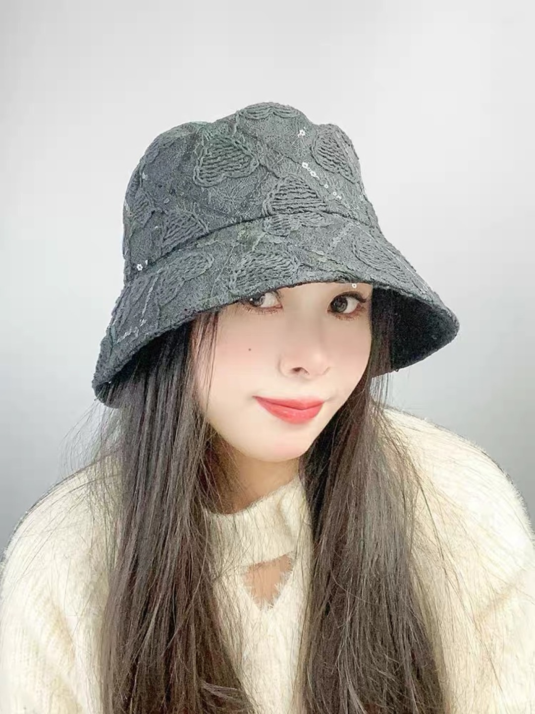  PRADA普拉达 夏季薄款蕾丝亮片显脸小渔夫帽高级感防晒遮阳帽子女夏季百搭太阳帽