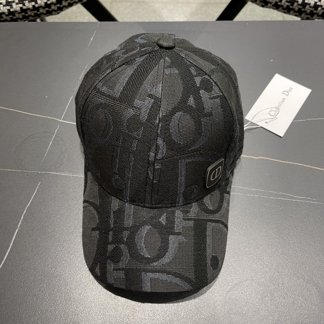 Dior(迪奥)新款原单棒球帽，专柜断货热门，11开模订制，轻盈透气！质量超赞，基础头围56，贴片可调