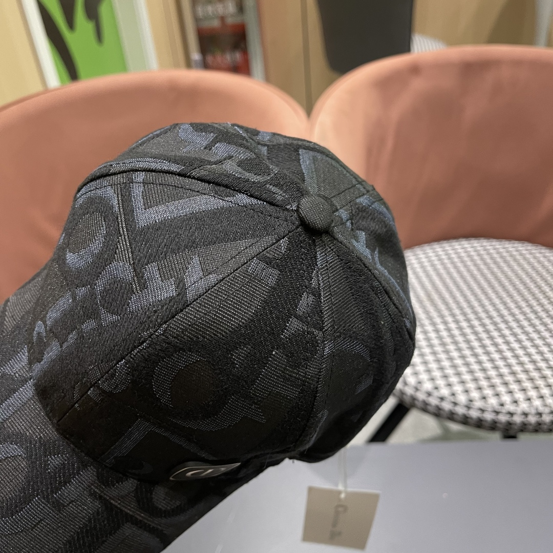  Dior(迪奥)新款原单棒球帽，专柜断货热门，11开模订制，轻盈透气！质量超赞，基础头围56，贴片可调