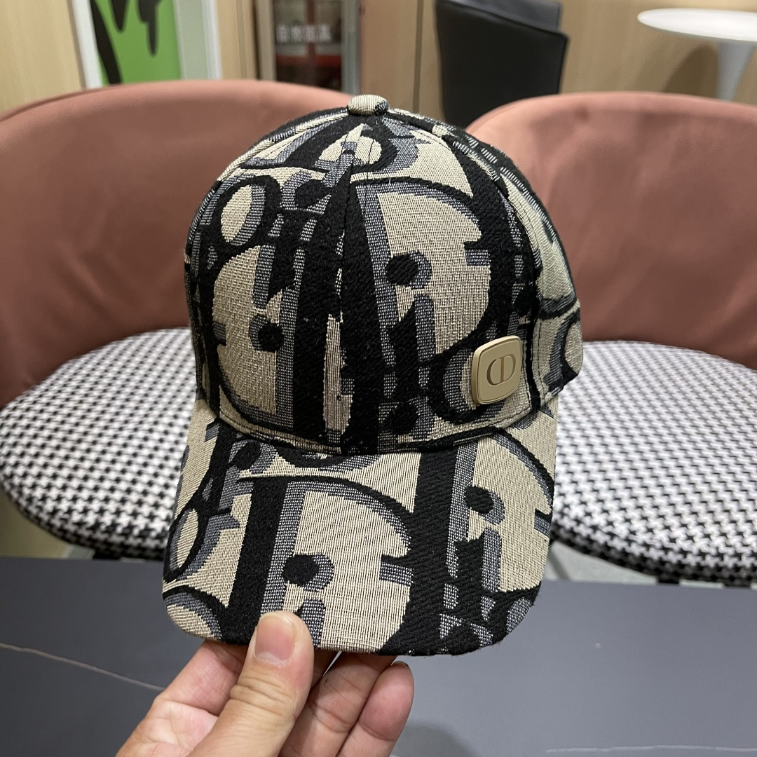  Dior(迪奥)新款原单棒球帽，专柜断货热门，11开模订制，轻盈透气！质量超赞，基础头围56，贴片可调