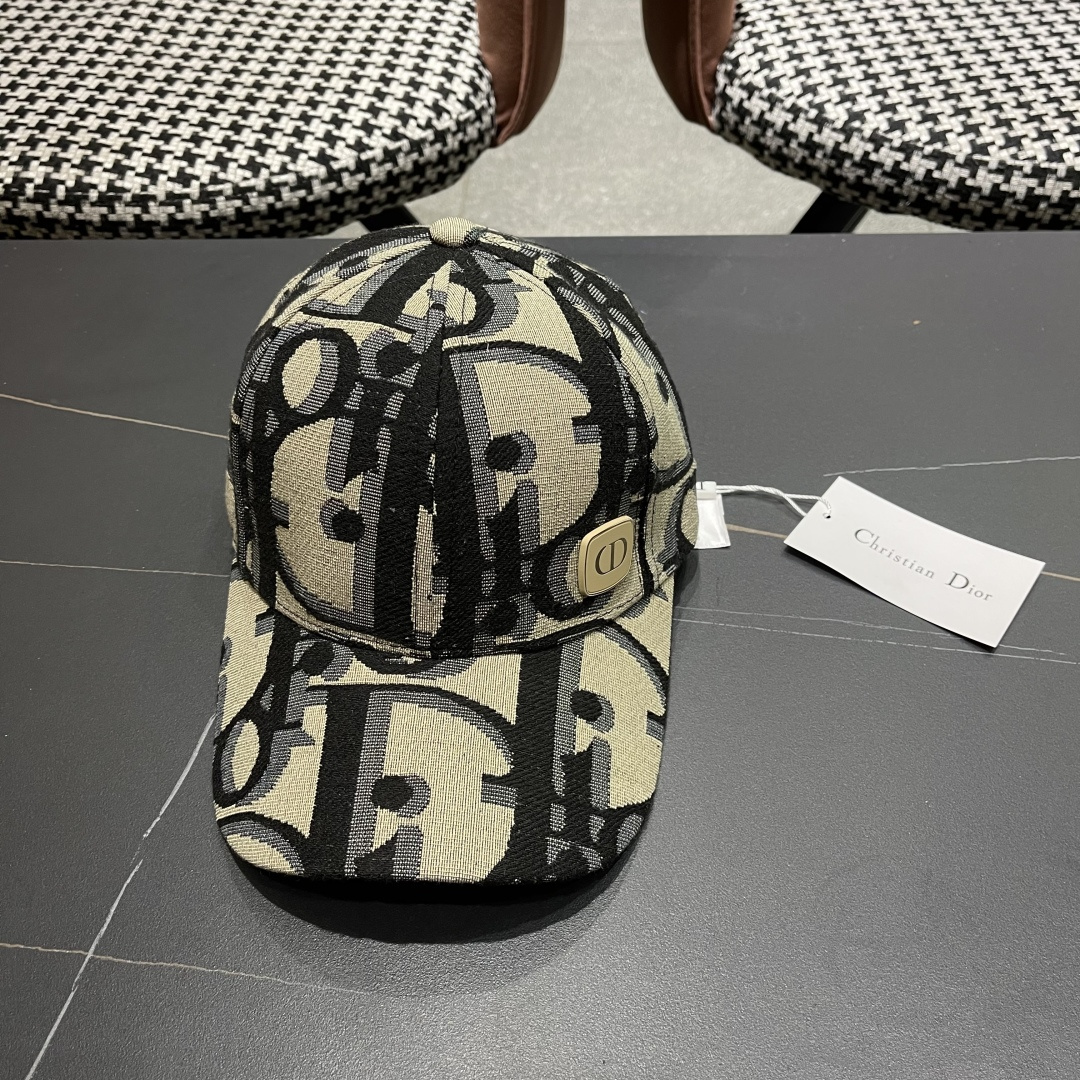  Dior(迪奥)新款原单棒球帽，专柜断货热门，11开模订制，轻盈透气！质量超赞，基础头围56，贴片可调
