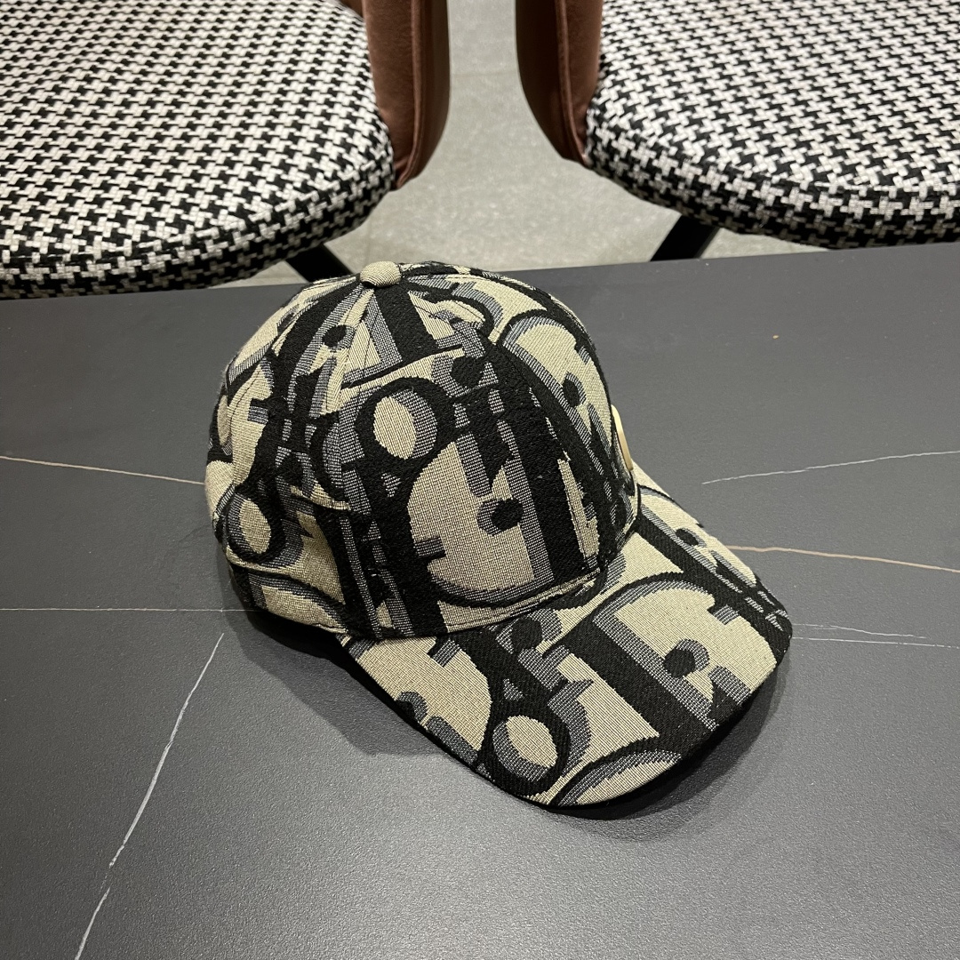  Dior(迪奥)新款原单棒球帽，专柜断货热门，11开模订制，轻盈透气！质量超赞，基础头围56，贴片可调