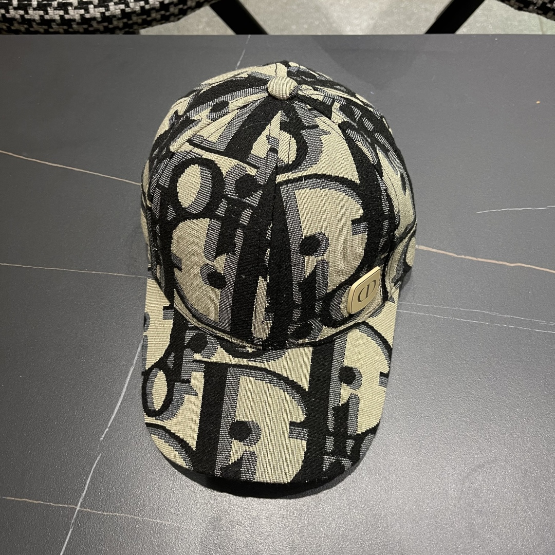  Dior(迪奥)新款原单棒球帽，专柜断货热门，11开模订制，轻盈透气！质量超赞，基础头围56，贴片可调