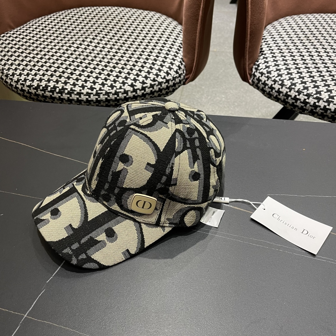  Dior(迪奥)新款原单棒球帽，专柜断货热门，11开模订制，轻盈透气！质量超赞，基础头围56，贴片可调