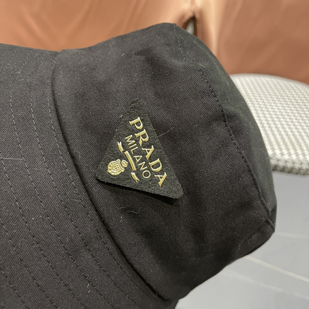  普拉达Prada 2025春夏季百搭渔夫帽女夏小帽檐平顶盆帽子