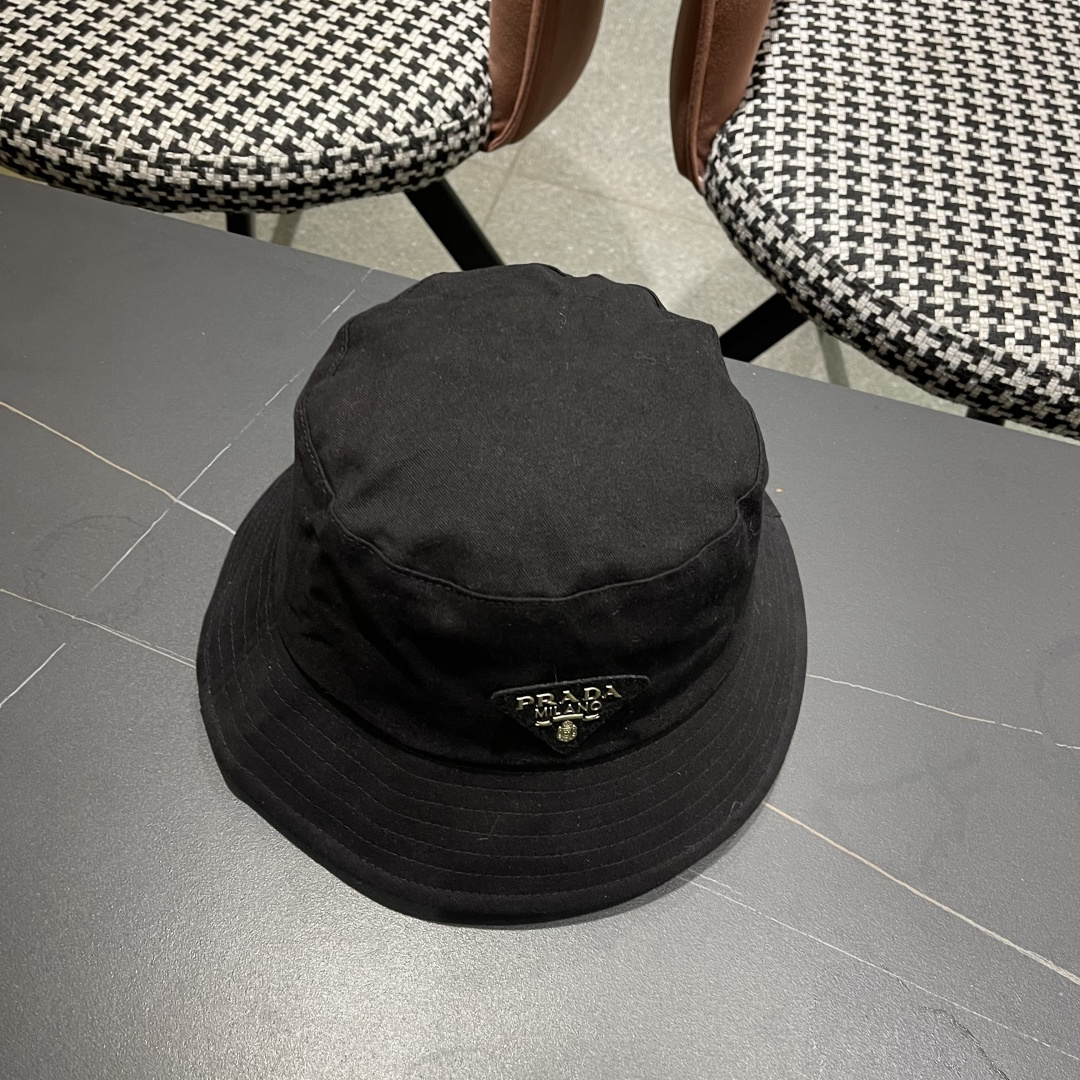  普拉达Prada 2025春夏季百搭渔夫帽女夏小帽檐平顶盆帽子