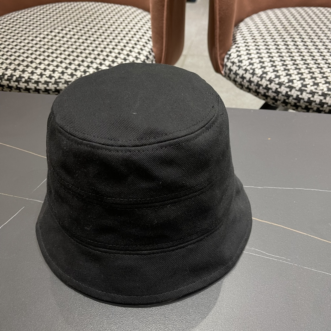  谬谬春夏新款潮牌素颜百搭水桶帽，大牌简约尚时风，