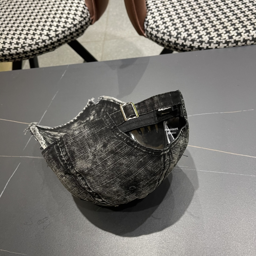 🧢巴黎世家Balenciaga🧢原单棒球帽♥️质量非常棒👍休闲时尚🌼百搭款♥️男女同款！