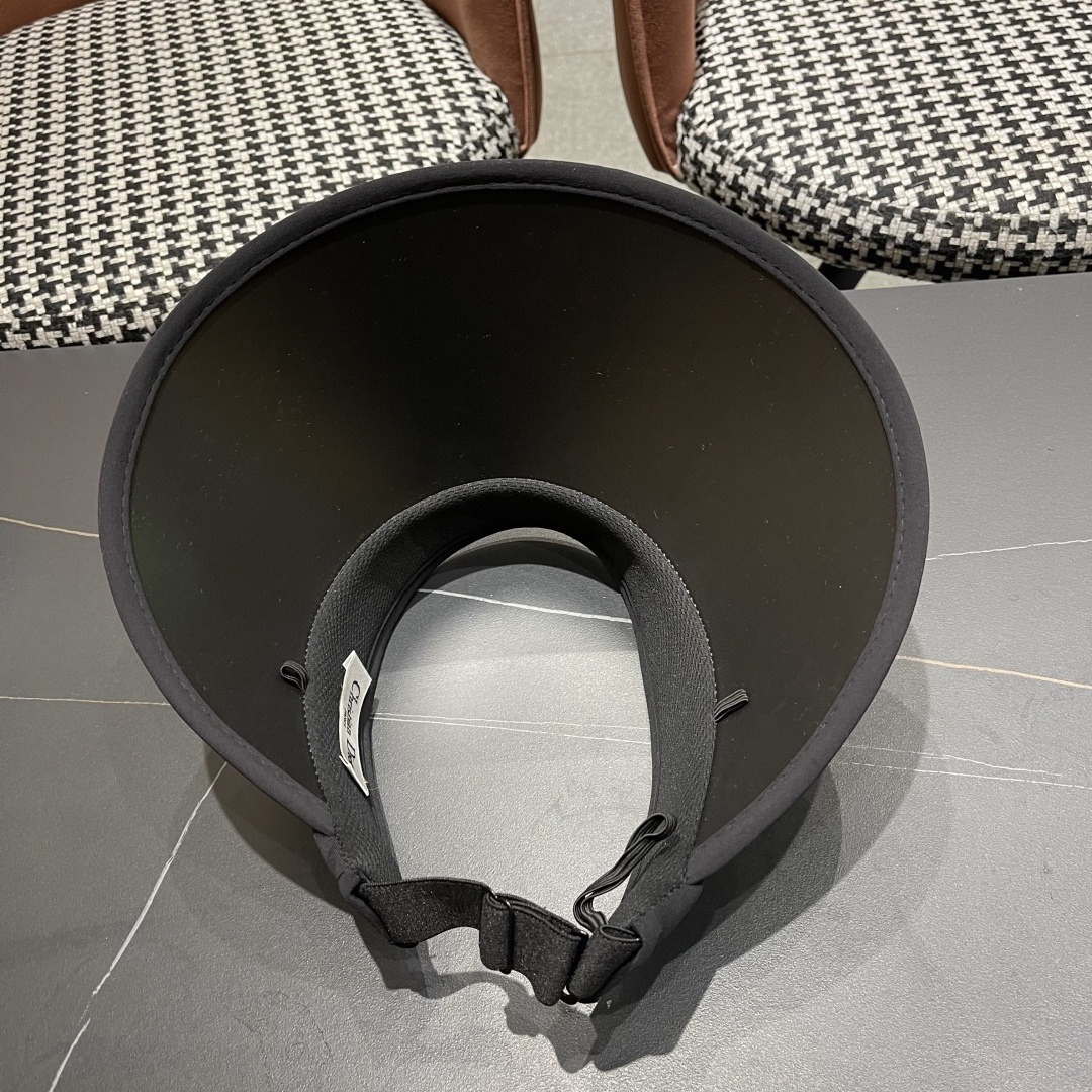  迪奥Dior遮阳帽女夏户外出游百搭防紫外线大
帽檐空顶帽可扎马尾骑车太阳帽