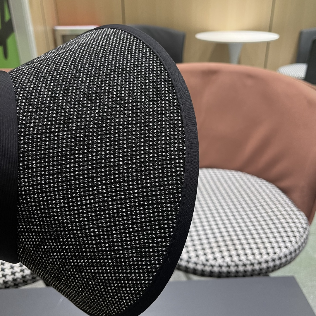  迪奥Dior遮阳帽女夏户外出游百搭防紫外线大
帽檐空顶帽可扎马尾骑车太阳帽