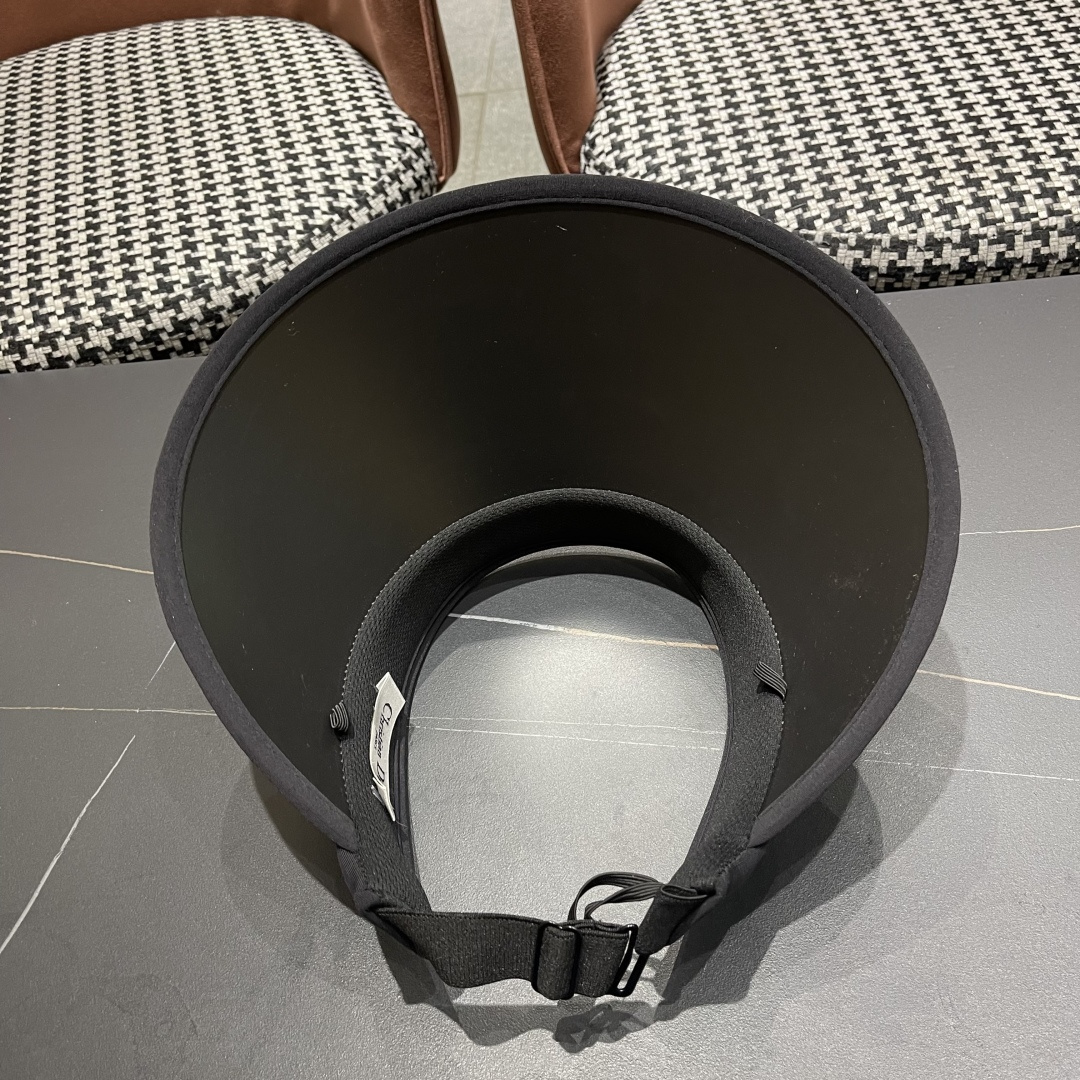  迪奥Dior遮阳帽女夏户外出游百搭防紫外线大
帽檐空顶帽可扎马尾骑车太阳帽