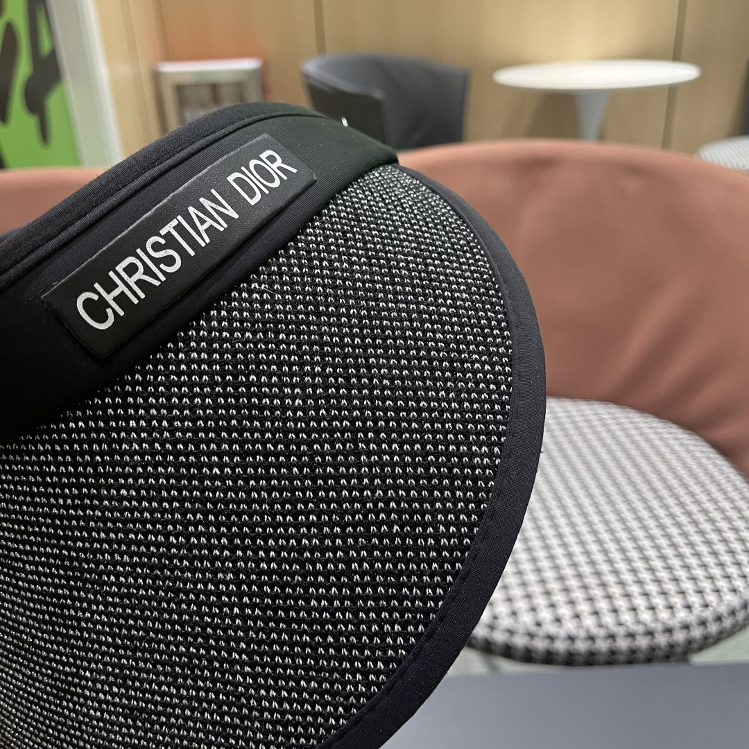  迪奥Dior遮阳帽女夏户外出游百搭防紫外线大
帽檐空顶帽可扎马尾骑车太阳帽