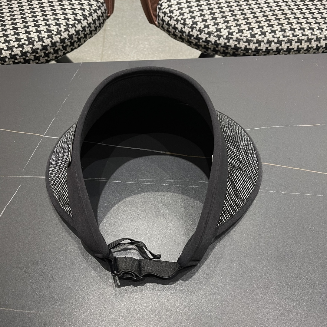  迪奥Dior遮阳帽女夏户外出游百搭防紫外线大
帽檐空顶帽可扎马尾骑车太阳帽