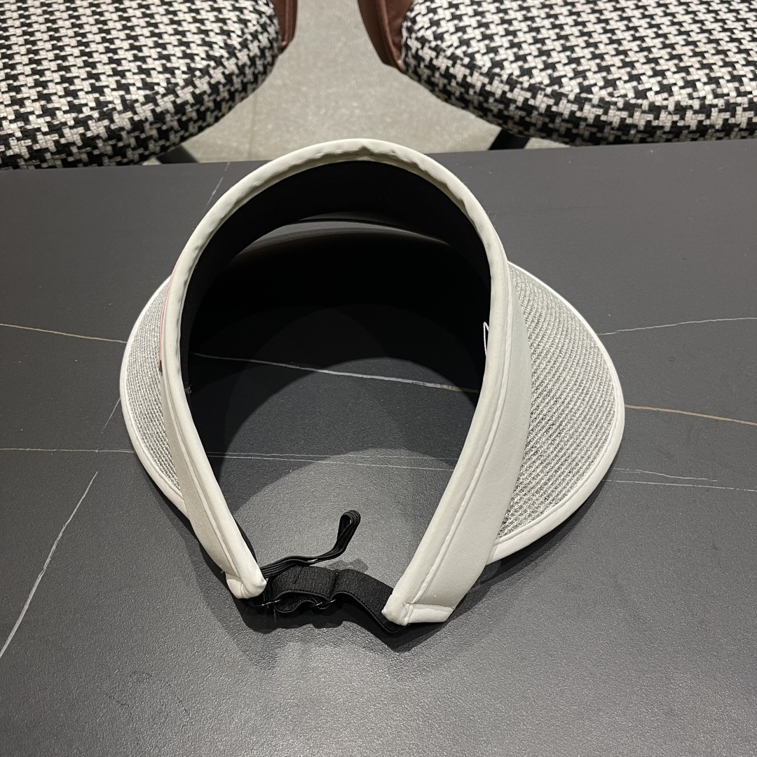  迪奥Dior遮阳帽女夏户外出游百搭防紫外线大
帽檐空顶帽可扎马尾骑车太阳帽