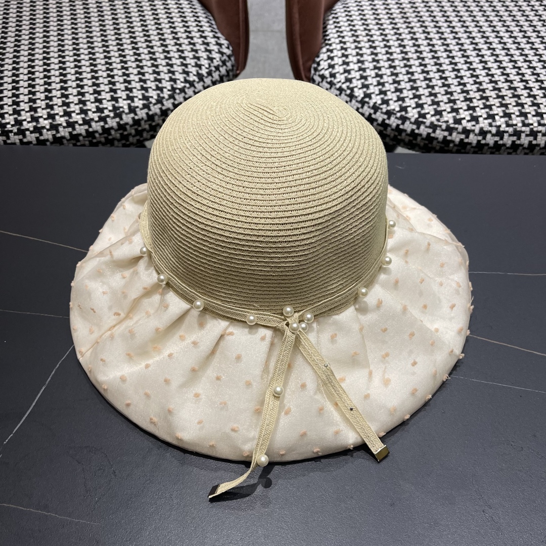  Fendi 芬迪夏季新款珍珠帽子女百搭针织透气户外防晒遮阳帽
夏季蝴蝶结太


