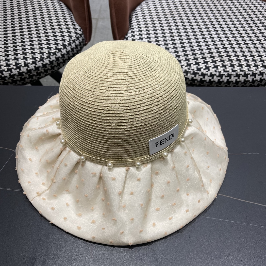  Fendi 芬迪夏季新款珍珠帽子女百搭针织透气户外防晒遮阳帽
夏季蝴蝶结太


