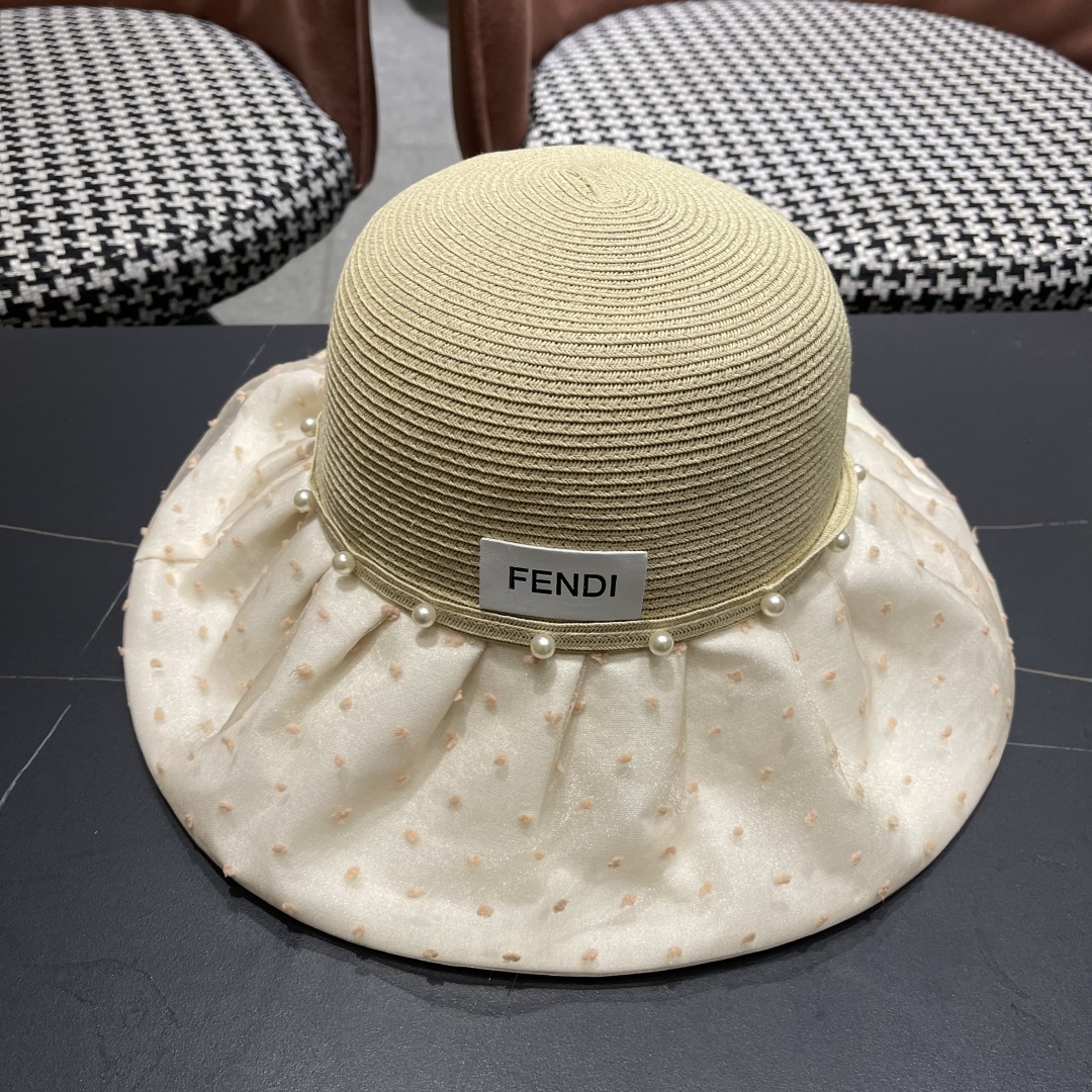  Fendi 芬迪夏季新款珍珠帽子女百搭针织透气户外防晒遮阳帽
夏季蝴蝶结太


