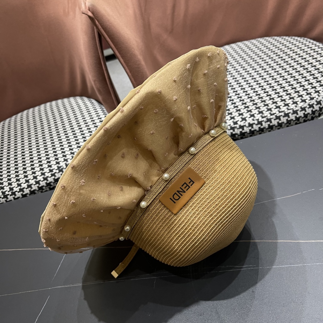  Fendi 芬迪夏季新款珍珠帽子女百搭针织透气户外防晒遮阳帽
夏季蝴蝶结太