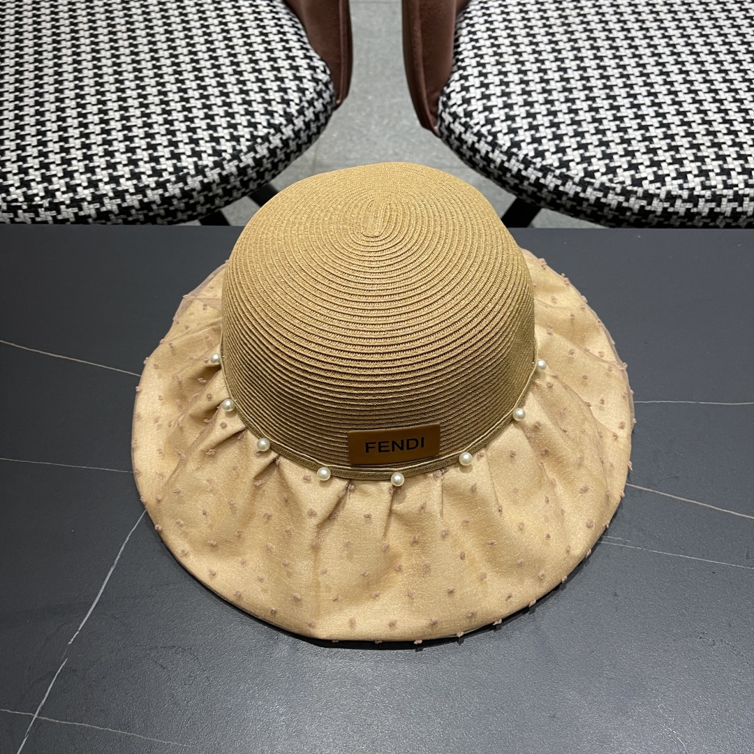  Fendi 芬迪夏季新款珍珠帽子女百搭针织透气户外防晒遮阳帽
夏季蝴蝶结太