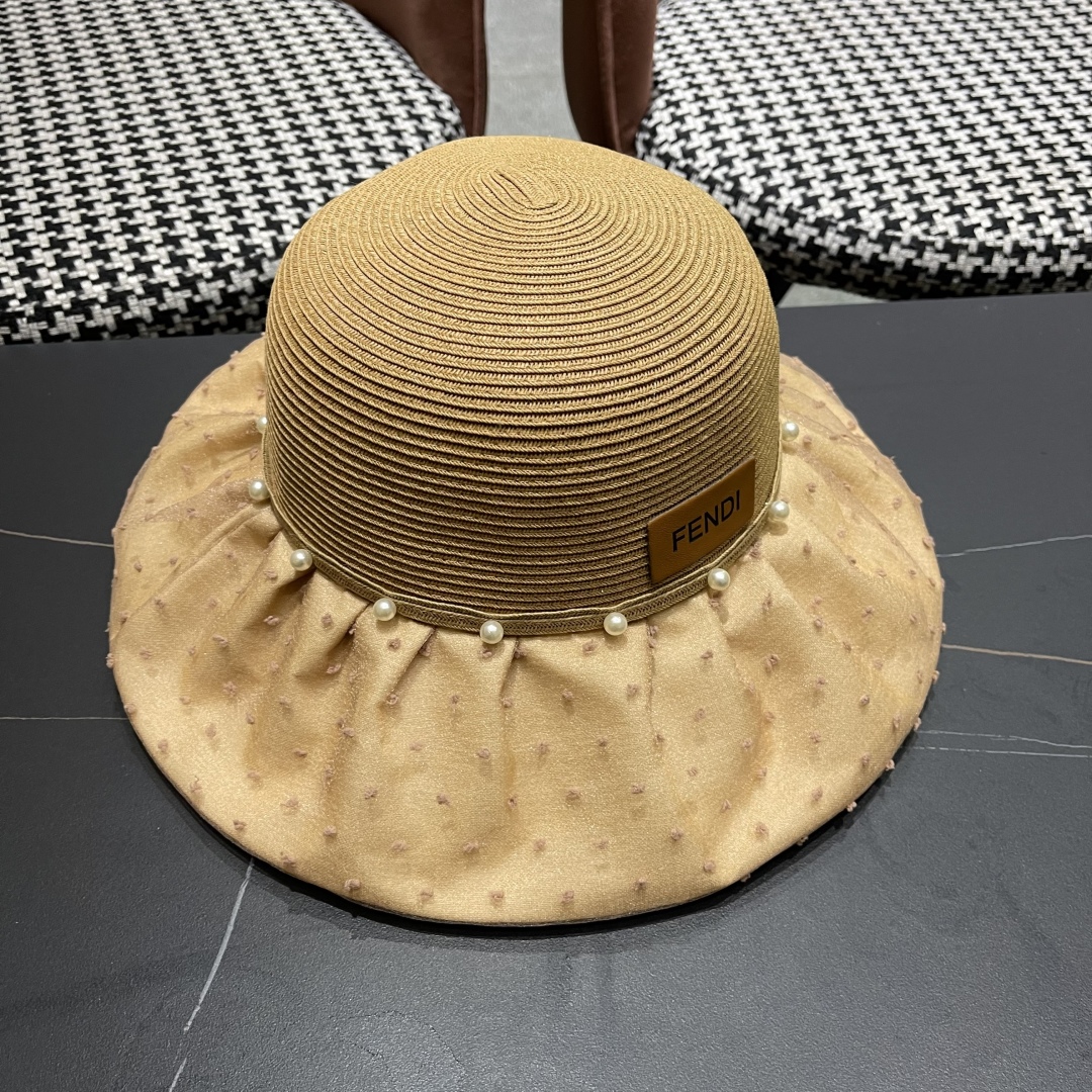  Fendi 芬迪夏季新款珍珠帽子女百搭针织透气户外防晒遮阳帽
夏季蝴蝶结太