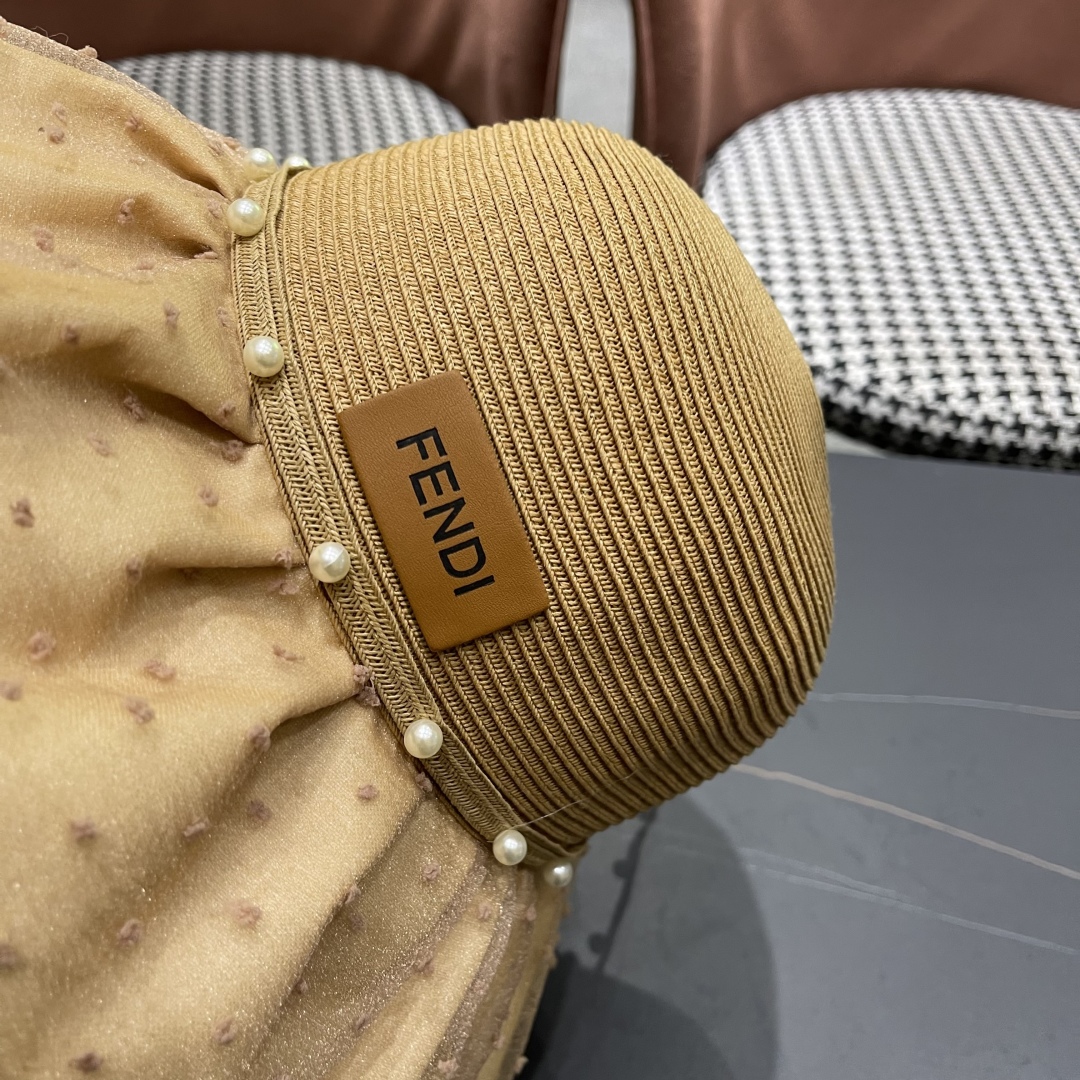  Fendi 芬迪夏季新款珍珠帽子女百搭针织透气户外防晒遮阳帽
夏季蝴蝶结太