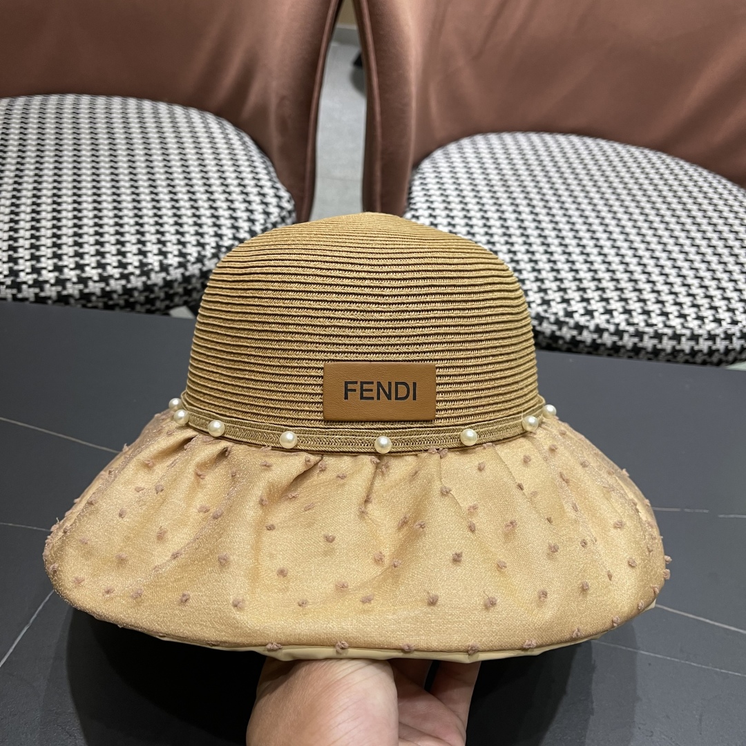  Fendi 芬迪夏季新款珍珠帽子女百搭针织透气户外防晒遮阳帽
夏季蝴蝶结太
