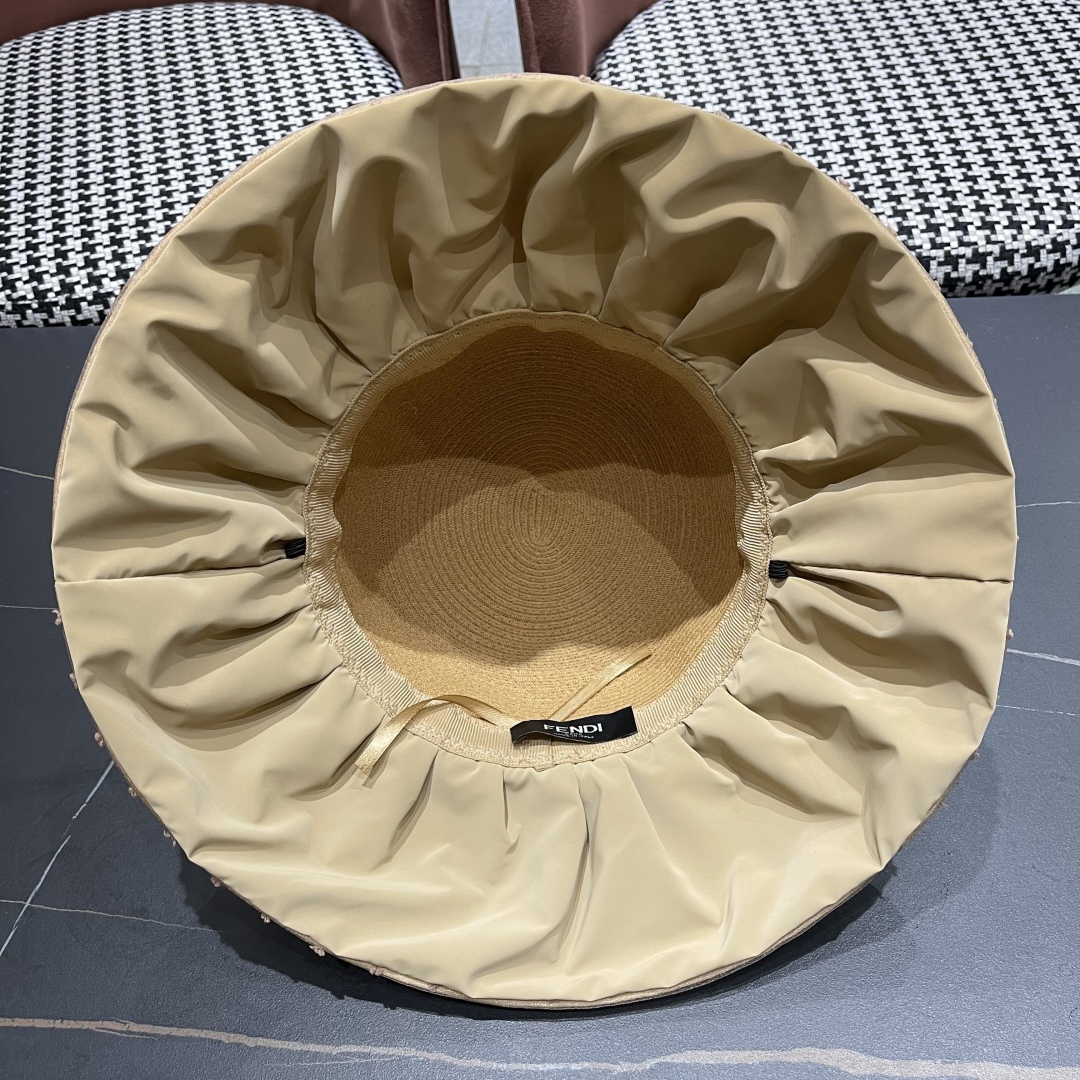  Fendi 芬迪夏季新款珍珠帽子女百搭针织透气户外防晒遮阳帽
夏季蝴蝶结太