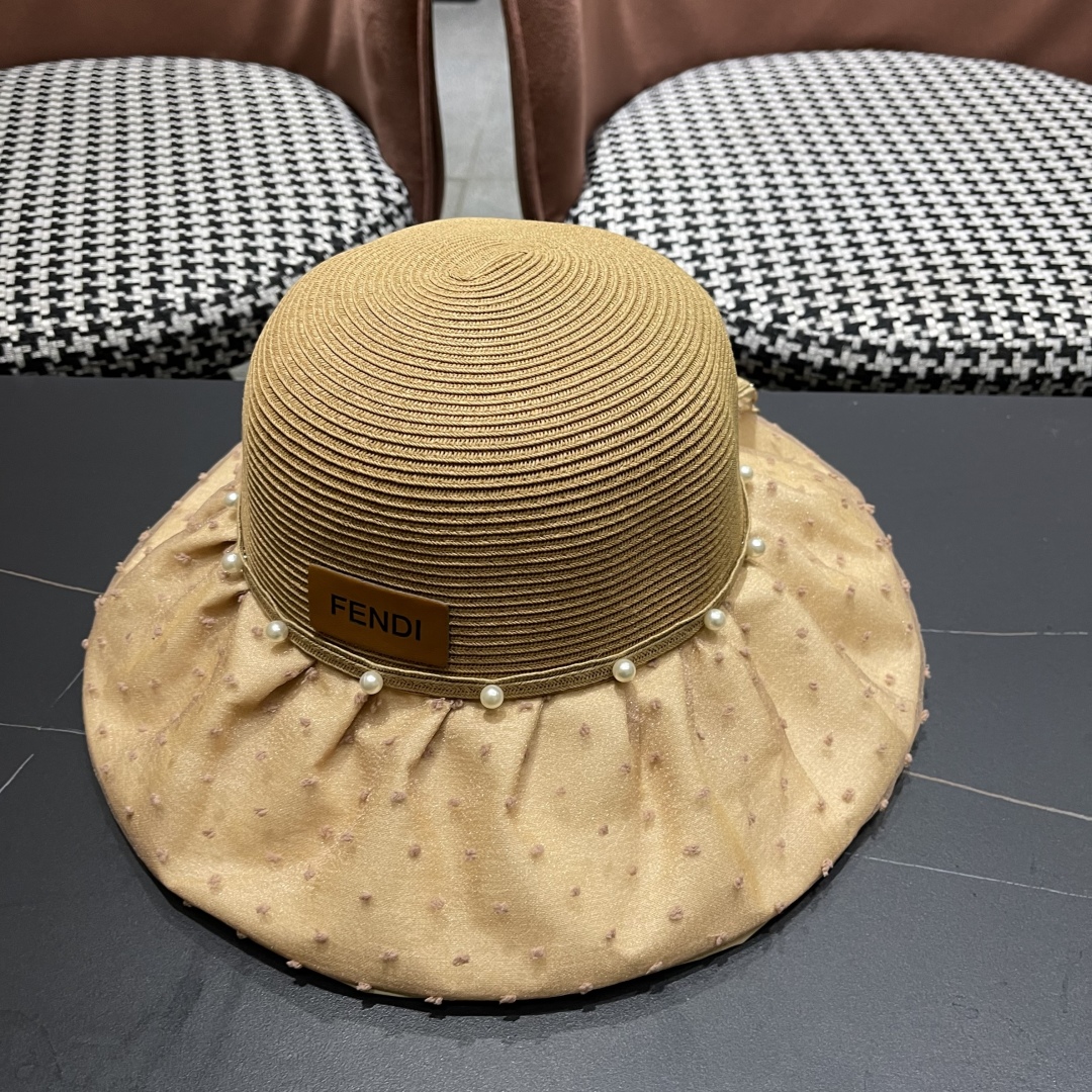 Fendi 芬迪夏季新款珍珠帽子女百搭针织透气户外防晒遮阳帽
夏季蝴蝶结太