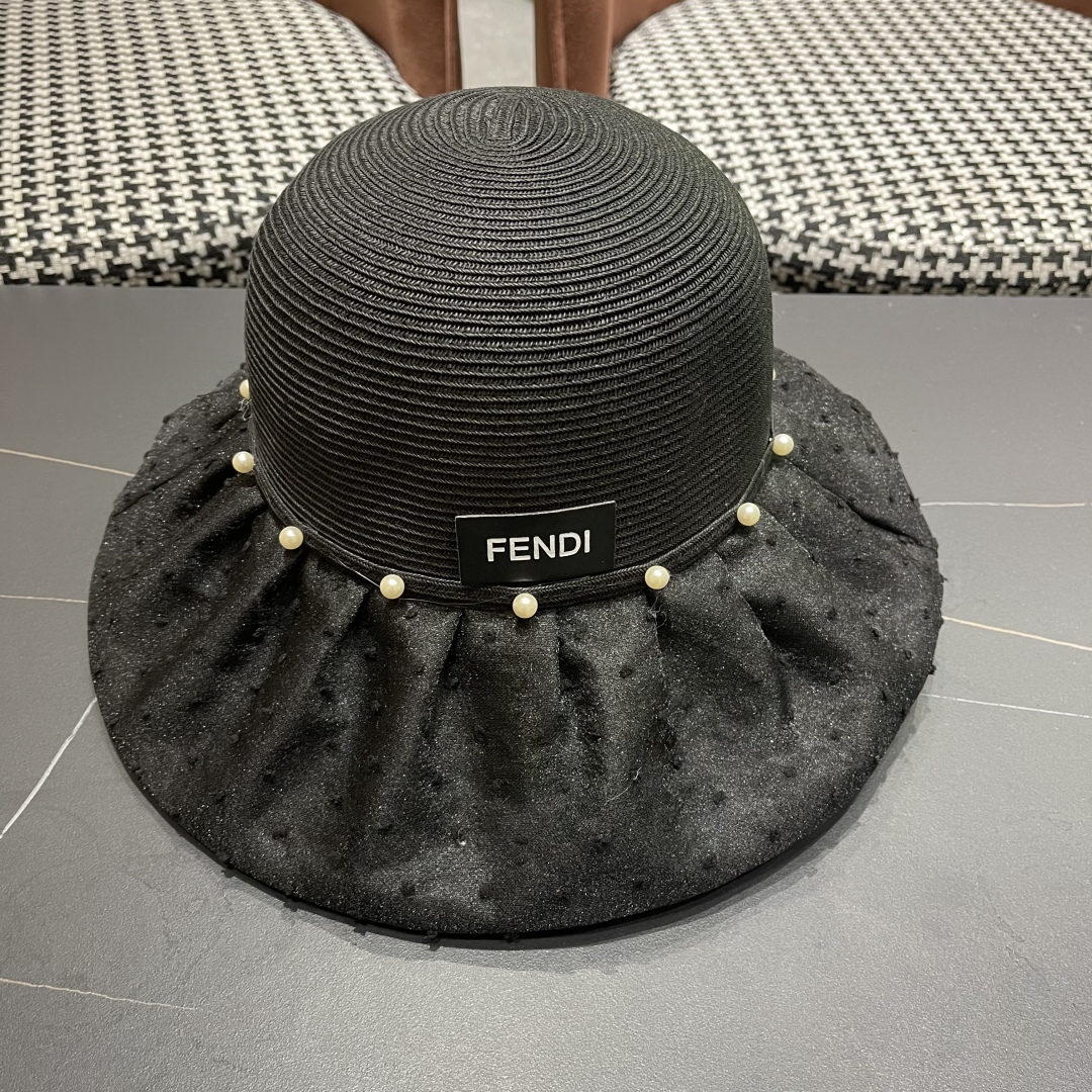  Fendi 芬迪夏季新款珍珠帽子女百搭针织透气户外防晒遮阳帽
夏季蝴蝶结太