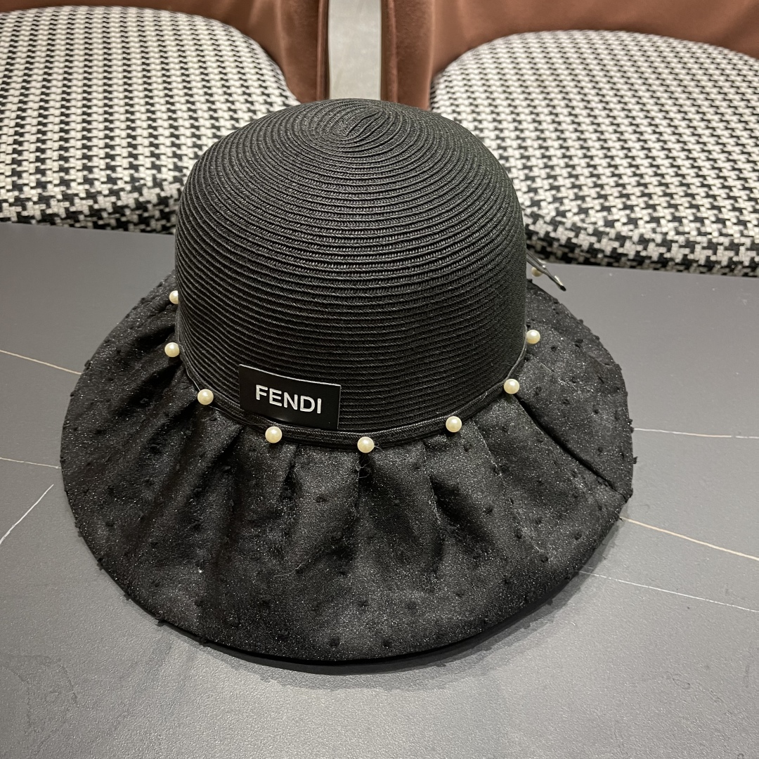  Fendi 芬迪夏季新款珍珠帽子女百搭针织透气户外防晒遮阳帽
夏季蝴蝶结太