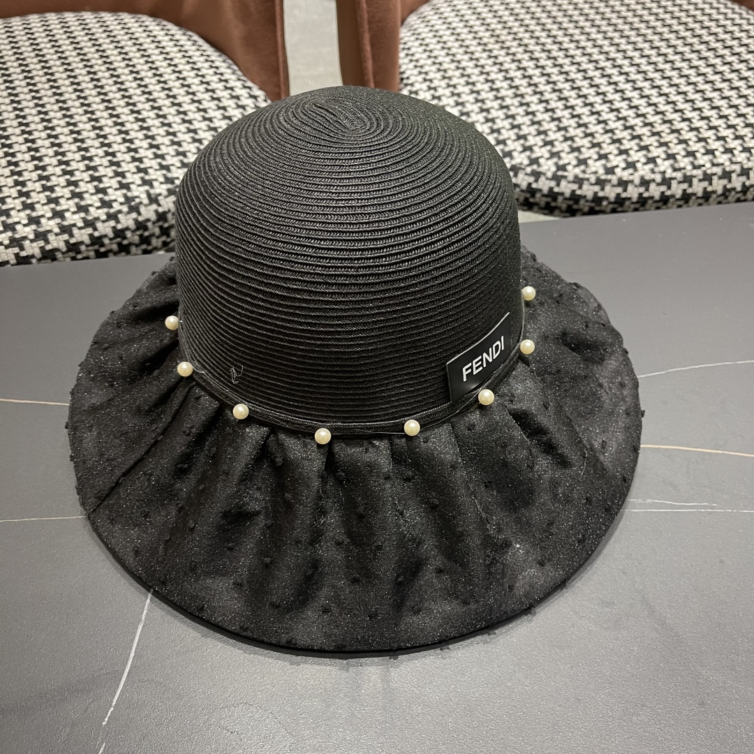  Fendi 芬迪夏季新款珍珠帽子女百搭针织透气户外防晒遮阳帽
夏季蝴蝶结太