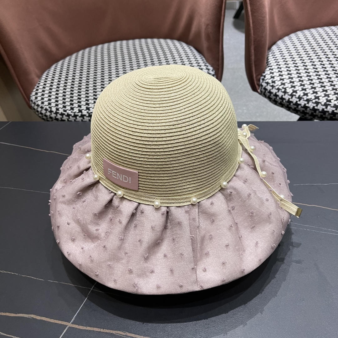  Fendi 芬迪夏季新款珍珠帽子女百搭针织透气户外防晒遮阳帽
夏季蝴蝶结太