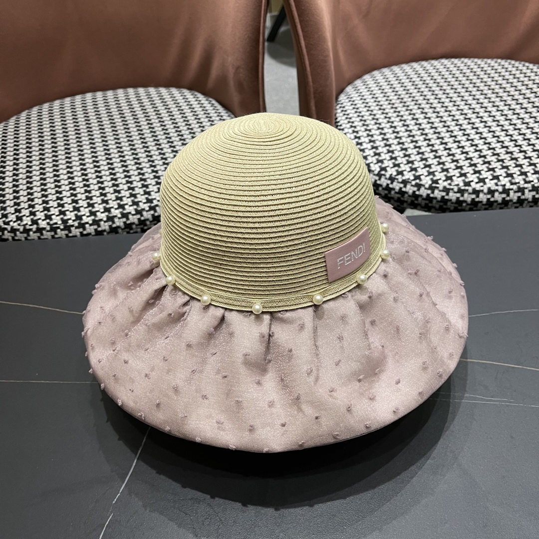  Fendi 芬迪夏季新款珍珠帽子女百搭针织透气户外防晒遮阳帽
夏季蝴蝶结太
