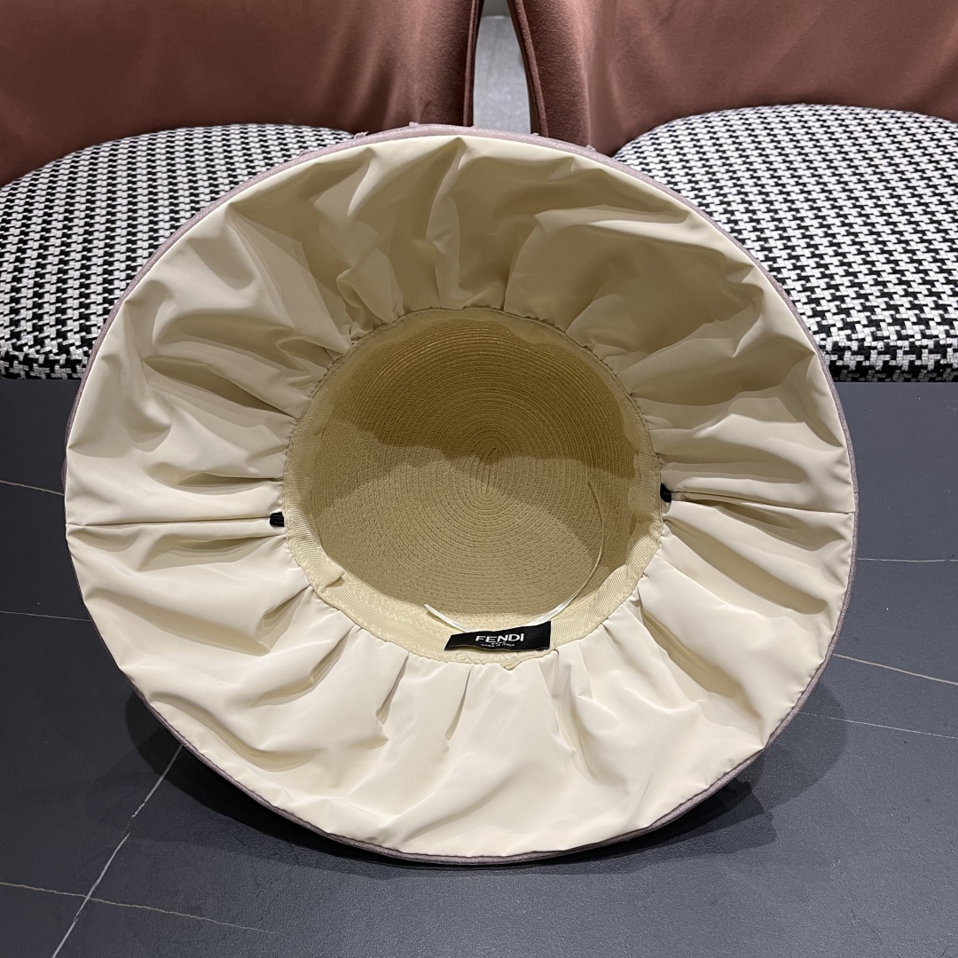  Fendi 芬迪夏季新款珍珠帽子女百搭针织透气户外防晒遮阳帽
夏季蝴蝶结太