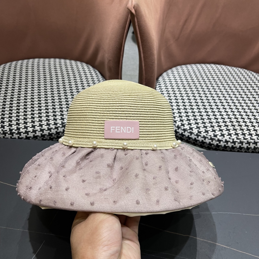  Fendi 芬迪夏季新款珍珠帽子女百搭针织透气户外防晒遮阳帽
夏季蝴蝶结太