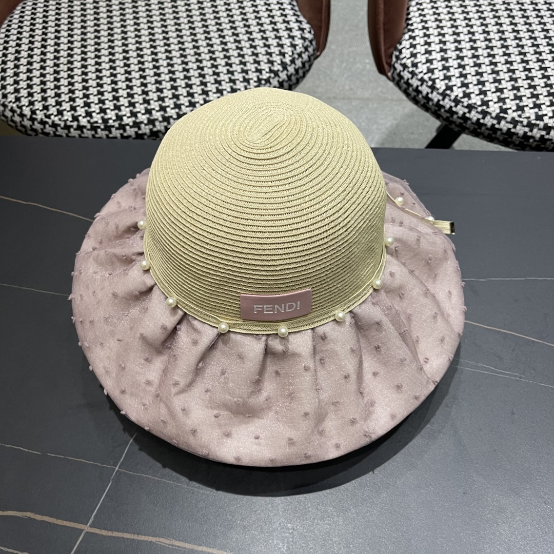  Fendi 芬迪夏季新款珍珠帽子女百搭针织透气户外防晒遮阳帽
夏季蝴蝶结太