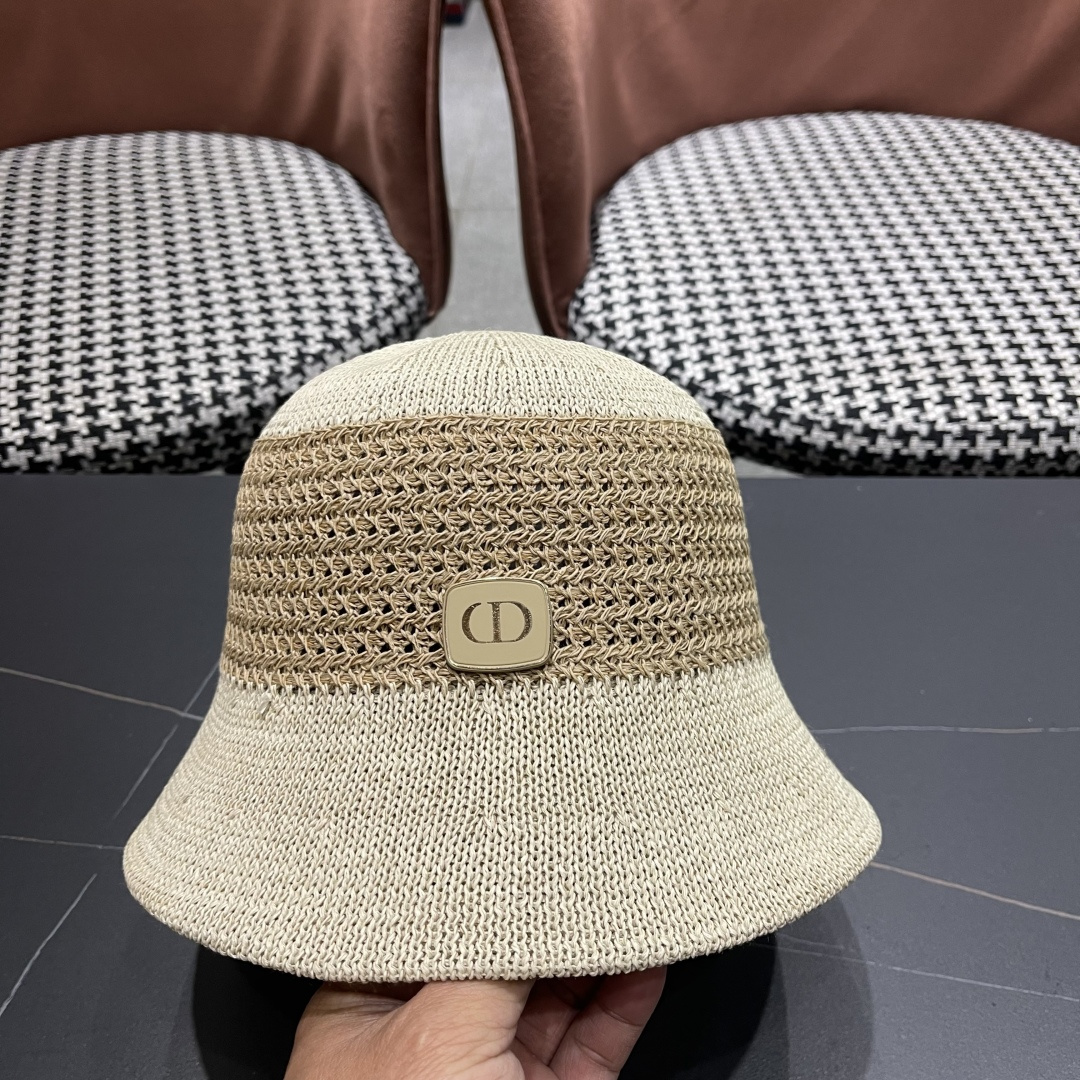  Dior迪奥新款设计感水桶帽前长后短帽条纹简约盆帽透气
镂空防晒撞色太阳帽