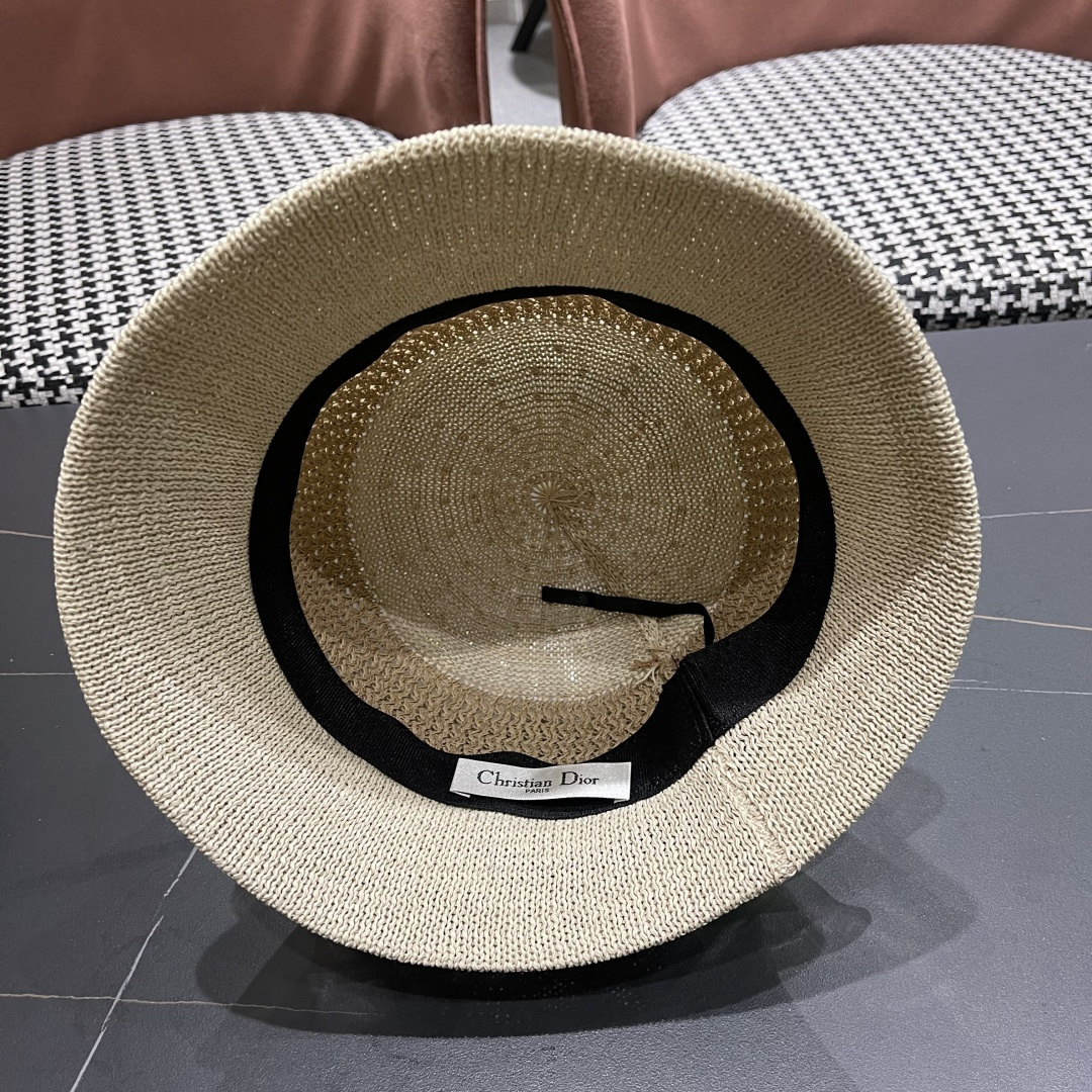  Dior迪奥新款设计感水桶帽前长后短帽条纹简约盆帽透气
镂空防晒撞色太阳帽