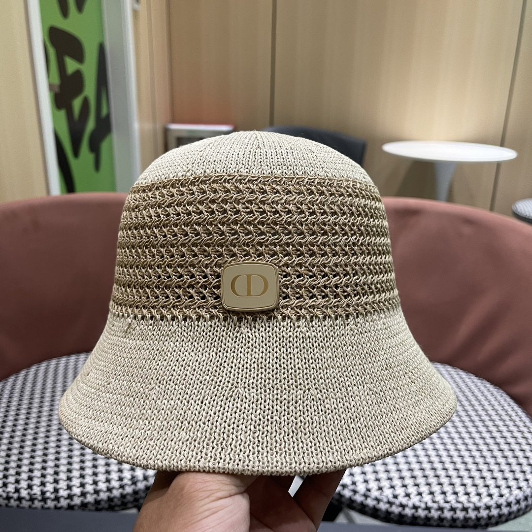  Dior迪奥新款设计感水桶帽前长后短帽条纹简约盆帽透气
镂空防晒撞色太阳帽