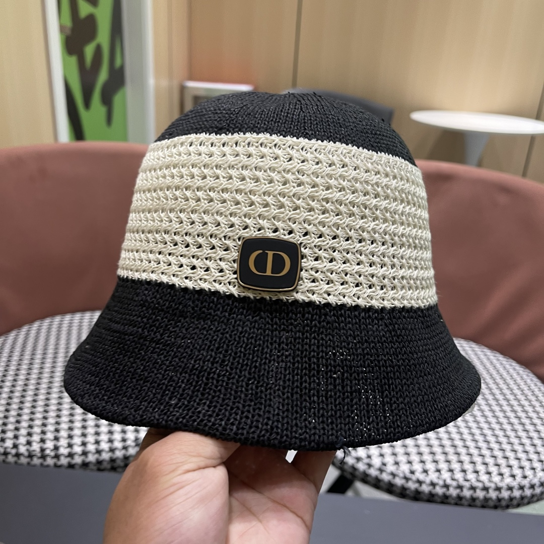  Dior迪奥新款设计感水桶帽前长后短帽条纹简约盆帽透气
镂空防晒撞色太阳帽