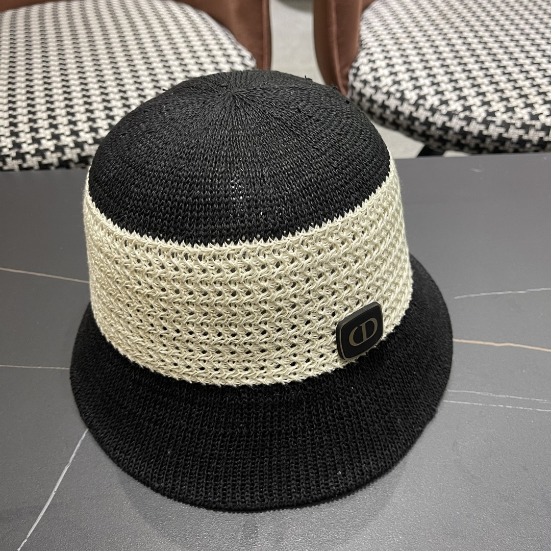  Dior迪奥新款设计感水桶帽前长后短帽条纹简约盆帽透气
镂空防晒撞色太阳帽