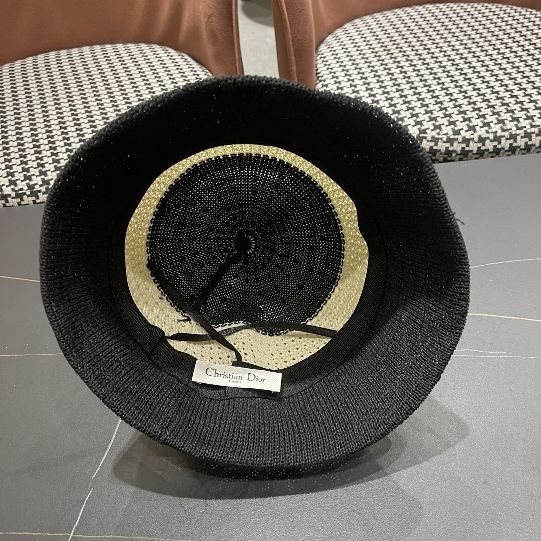  Dior迪奥新款设计感水桶帽前长后短帽条纹简约盆帽透气
镂空防晒撞色太阳帽