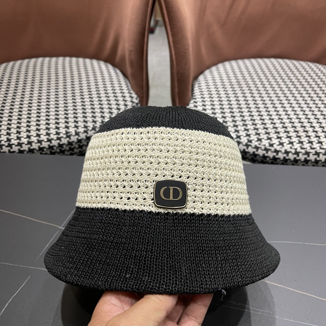 Dior迪奥新款设计感水桶帽前长后短帽条纹简约盆帽透气
镂空防晒撞色太阳帽