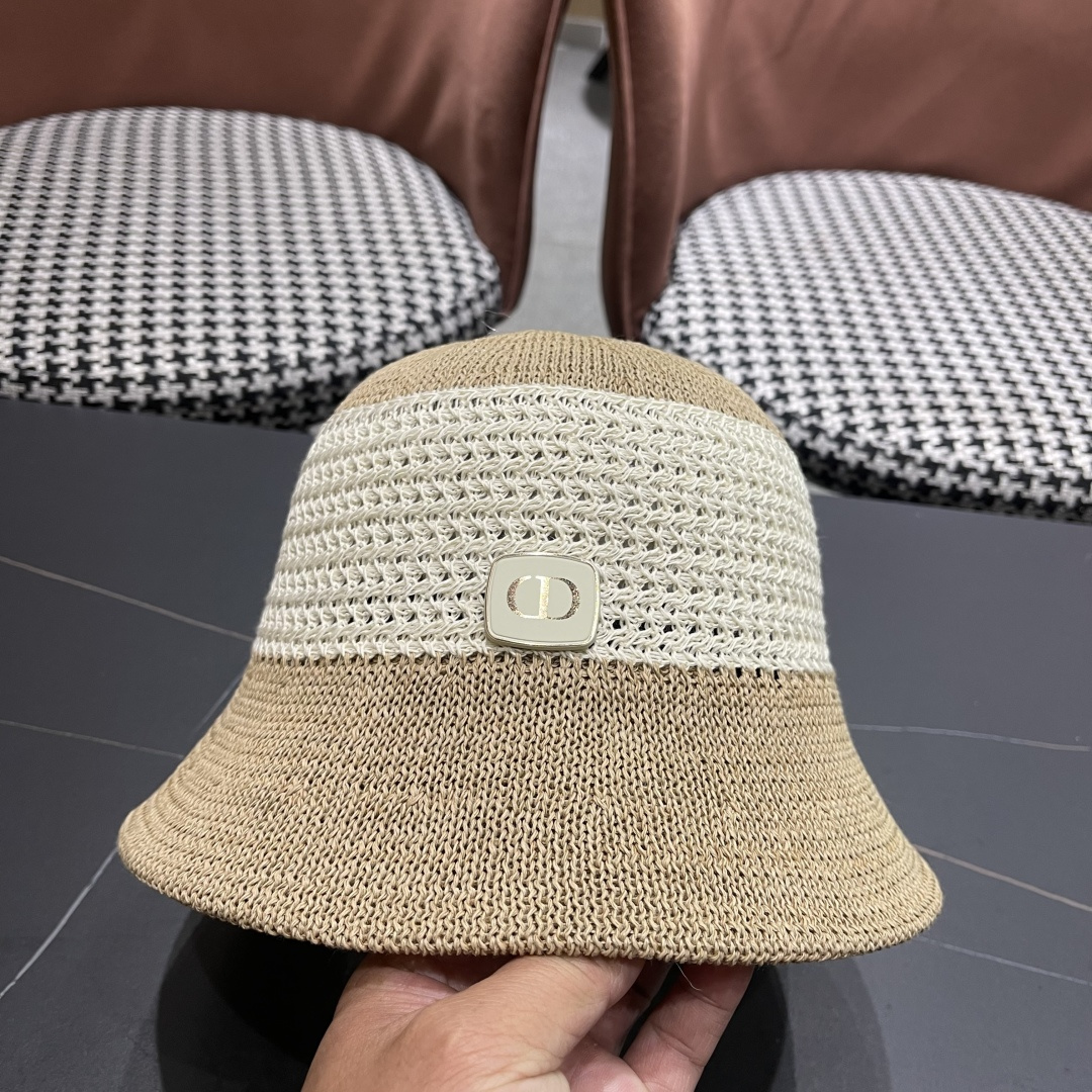 Dior迪奥新款设计感水桶帽前长后短帽条纹简约盆帽透气
镂空防晒撞色太阳帽