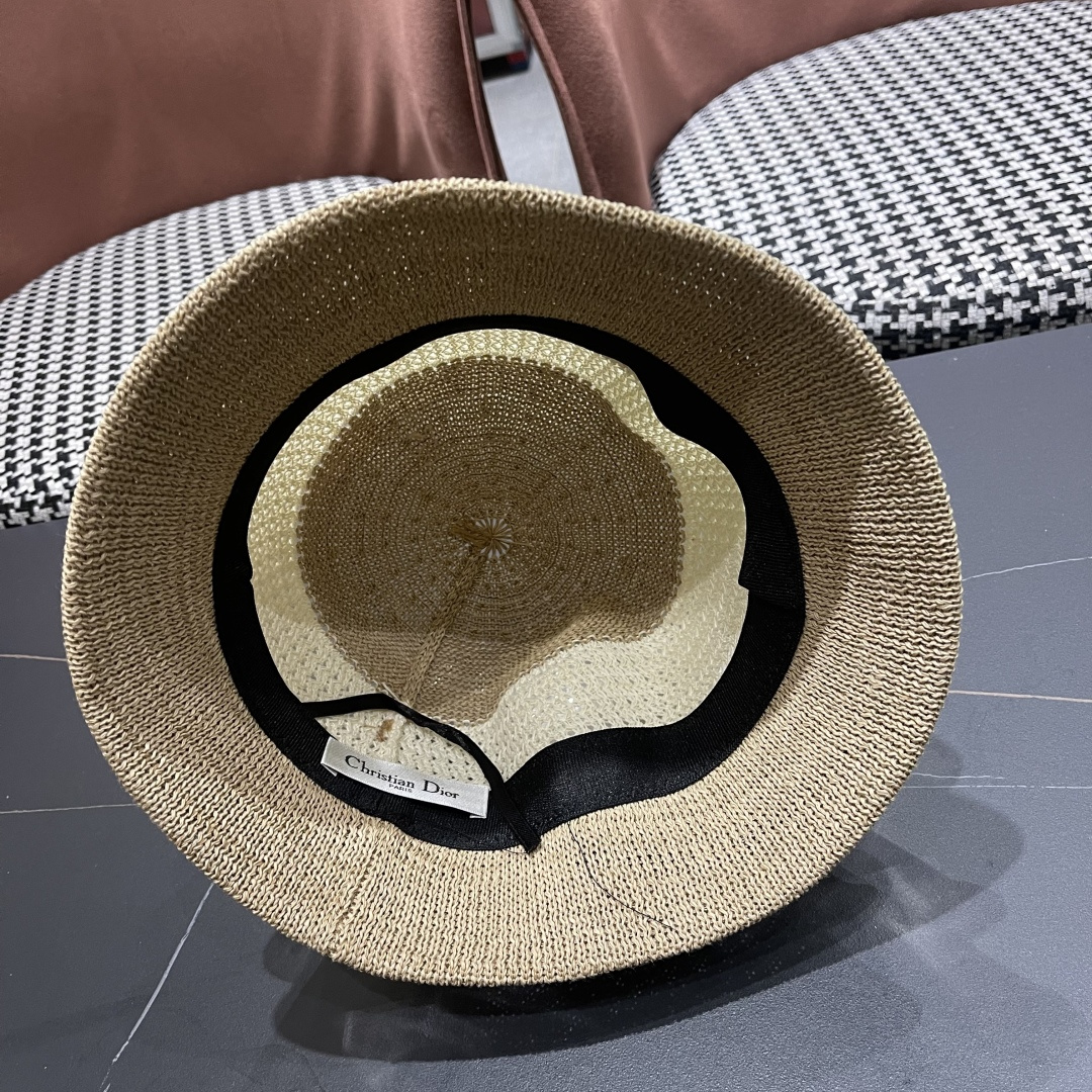  Dior迪奥新款设计感水桶帽前长后短帽条纹简约盆帽透气
镂空防晒撞色太阳帽