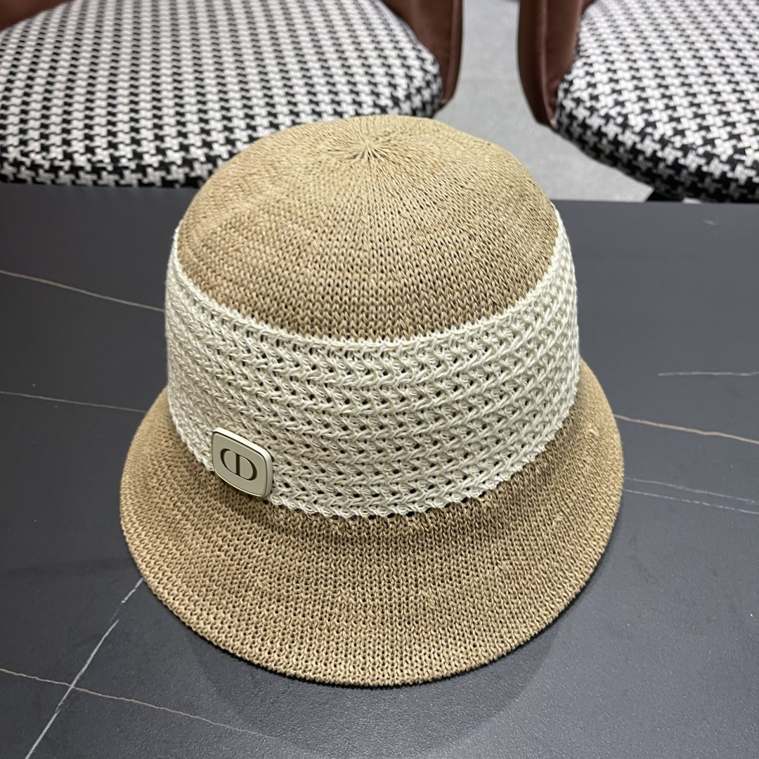  Dior迪奥新款设计感水桶帽前长后短帽条纹简约盆帽透气
镂空防晒撞色太阳帽