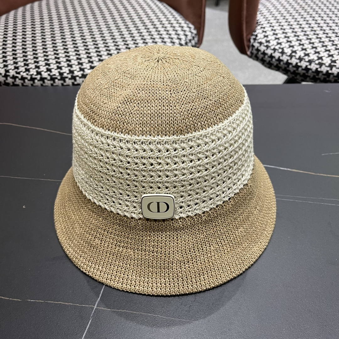  Dior迪奥新款设计感水桶帽前长后短帽条纹简约盆帽透气
镂空防晒撞色太阳帽
