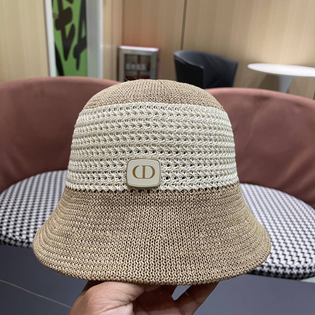  Dior迪奥新款设计感水桶帽前长后短帽条纹简约盆帽透气
镂空防晒撞色太阳帽