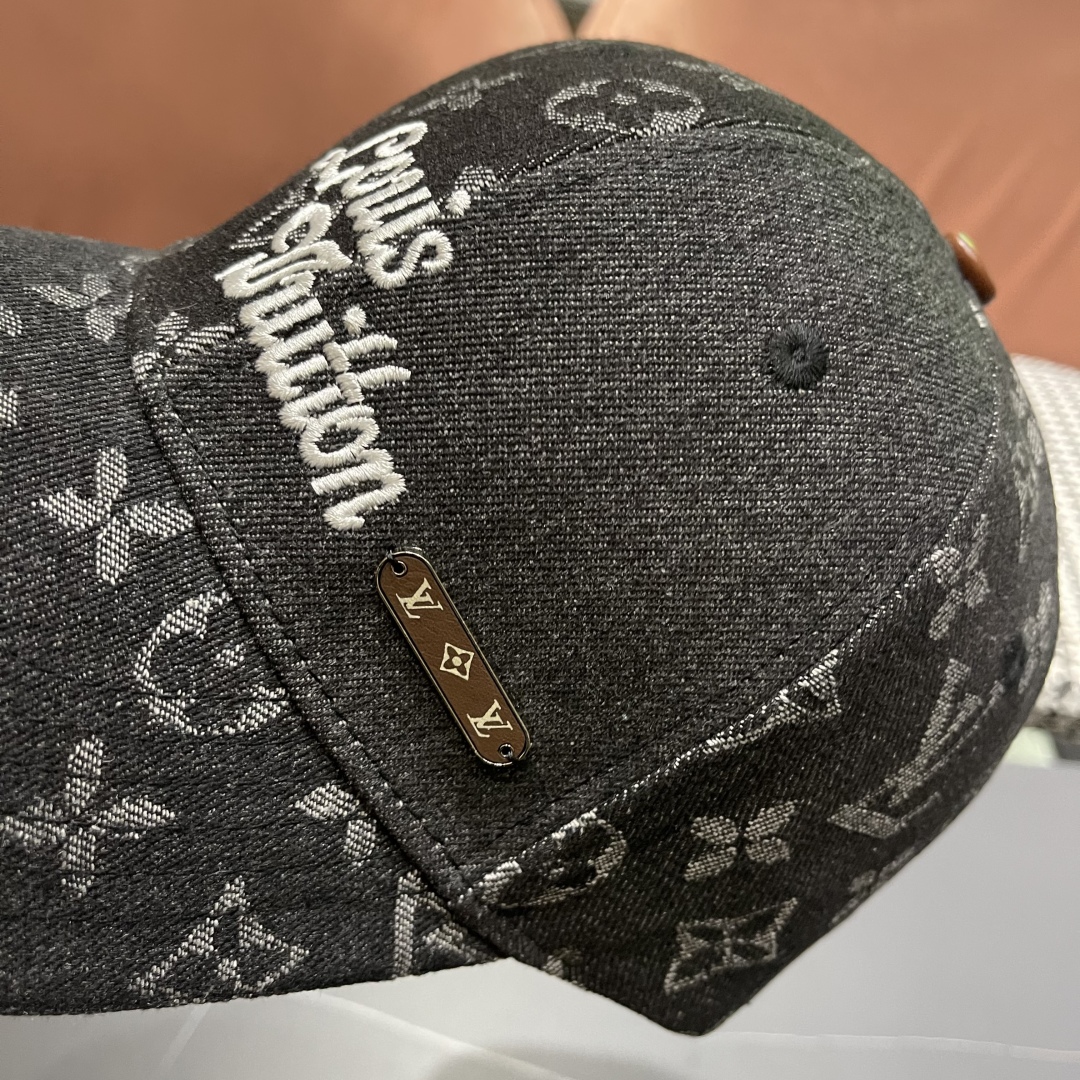 LV(路易威登)新款原单棒球帽，11开模订制，原版牛仔布料，做工细致完美，质量超赞，基础头围56，贴片